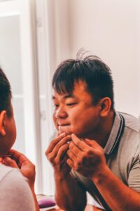 豊胸サプリによる肌荒れやニキビが出たときの対処法は？